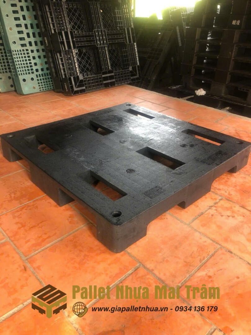 Pallet nhựa đen khuyết kích thước 1100x1100x140mm 3 Pallet nhựa đen khuyết kích thước 1100x1100x140mm