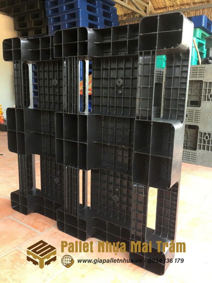 Pallet nhựa đen khuyết kích thước 1100x1100x140mm 5 Pallet nhựa đen khuyết kích thước 1100x1100x140mm