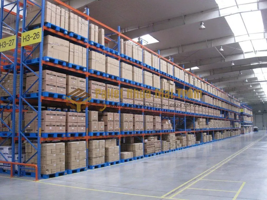 Pallet nhựa 1mx1m 4 Ứng dụng của pallet nhựa trong thực tiễn công việc hiện nay