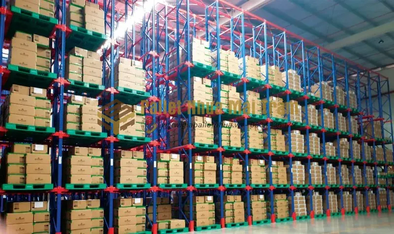 Pallet nhựa 1300x1100 4 Ứng dụng của pallet nhựa trong thực tiễn công việc hiện nay